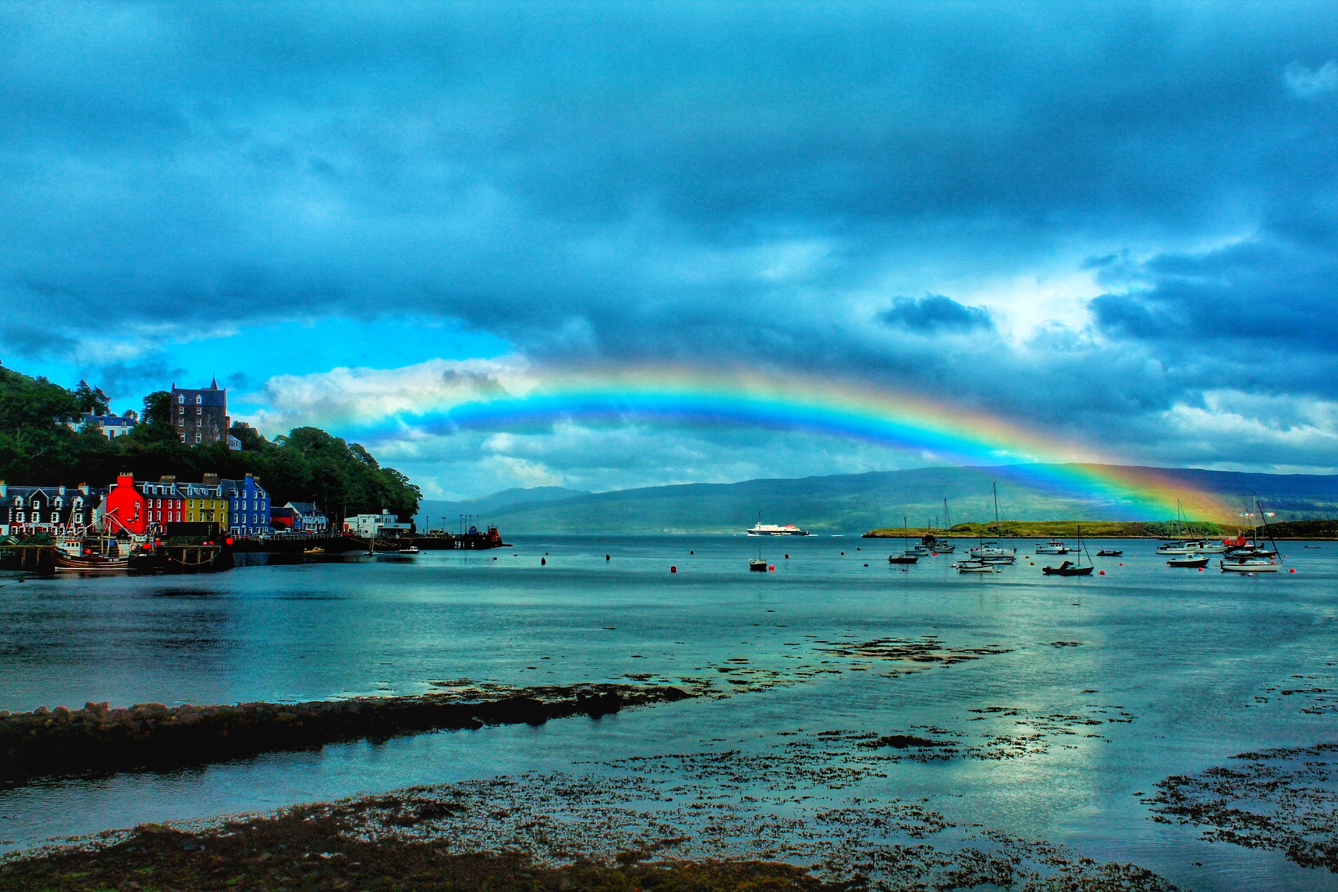pot-of-gold-tobermory-charlotte-rushton